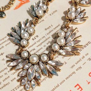 Sparkly Pre-loved antique-look necklace with rhinestones faux pearls